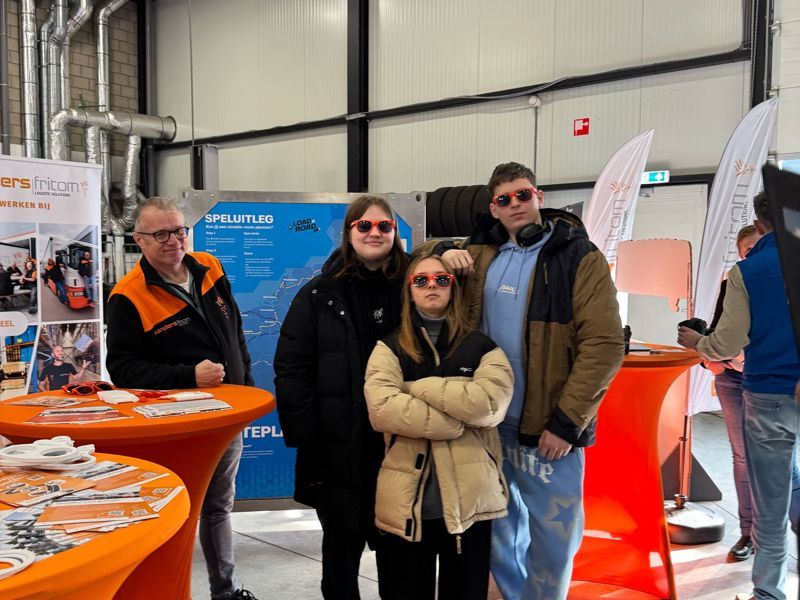 Logistiekelingen Sanders|Fritom met studenten